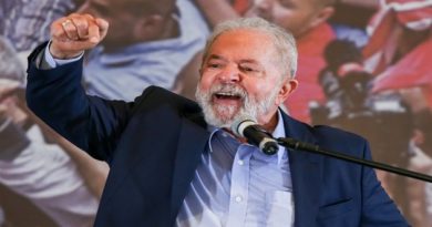 PT aproveita efeito Lula, cresce para 2024 e filia prefeitos até do PL
